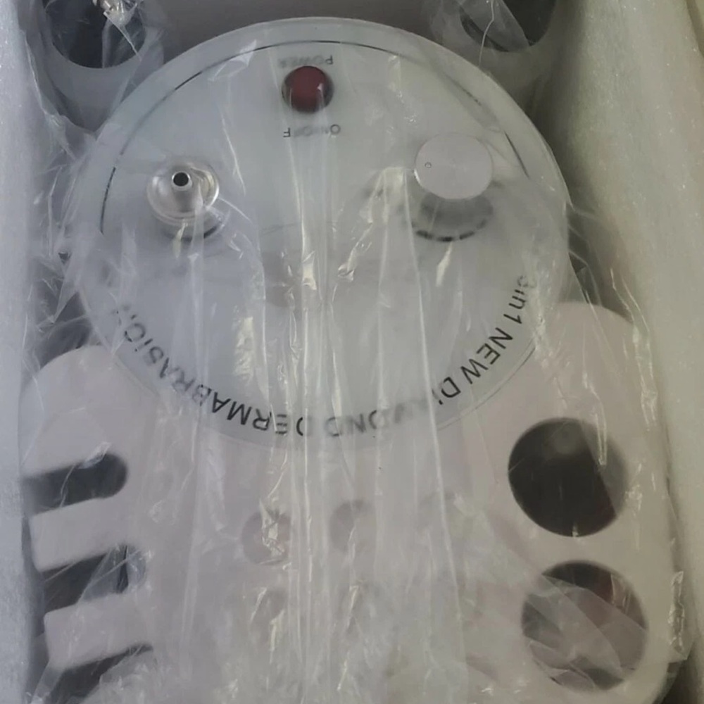 MICRODERM ABRASION TIGHTENING BEAUTY DEVICE - Picture 3 of 5